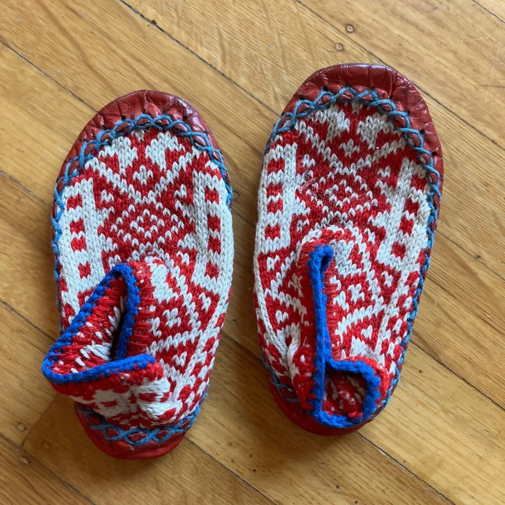 Colorful red blue white moccasins slippers wool 28 house shoes knit 10 11 native